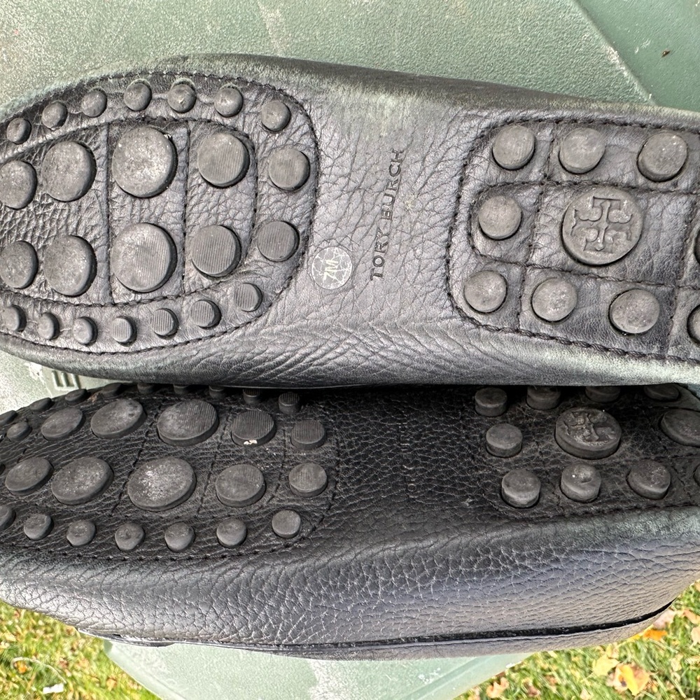 Tory Burch Black Leather Loafers with Gold Logo - Picture 9 of 12
